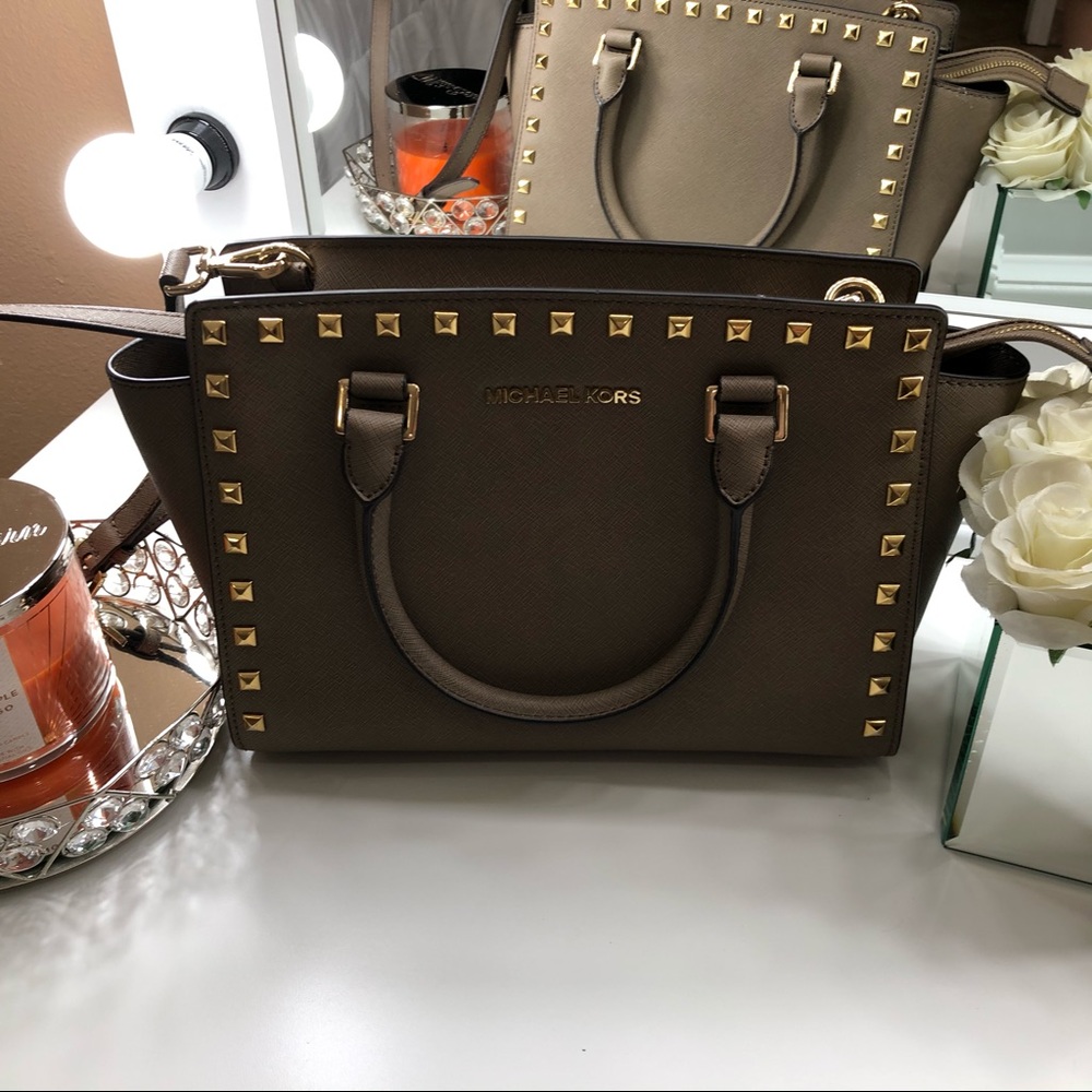 Michael Kors Crossbody (Taupe Color)